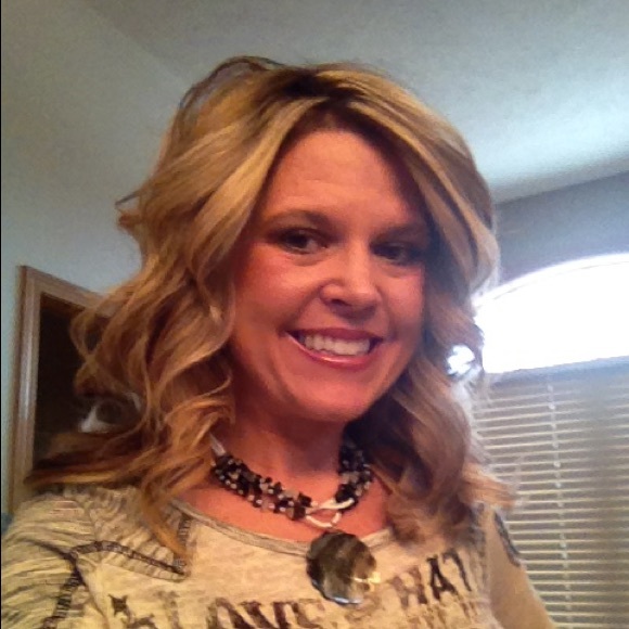 Meet your Posher, Brenda - Picture 2 of 3